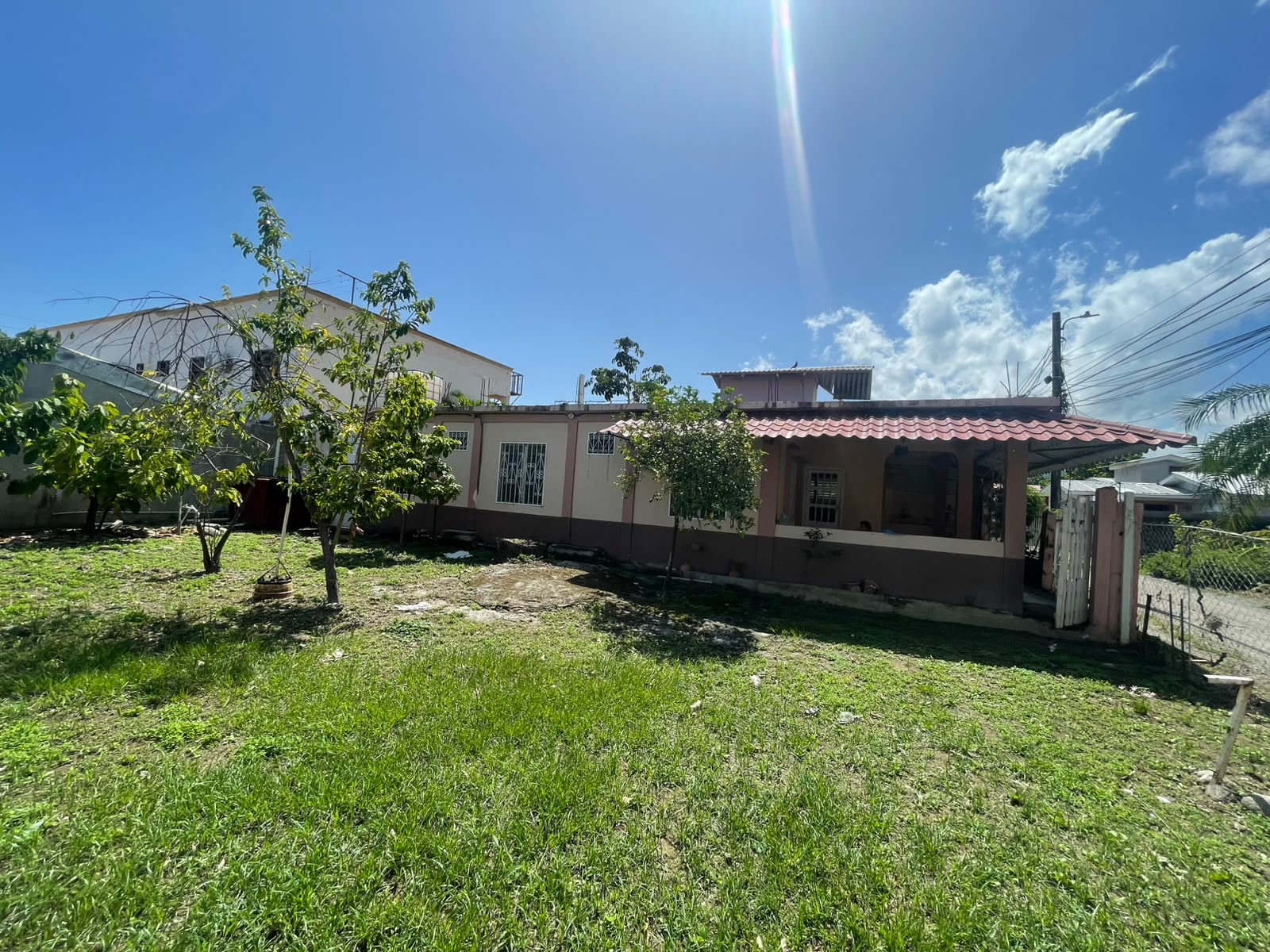 HERMOSA VIVIENDA UBICADA COL RIVIERA